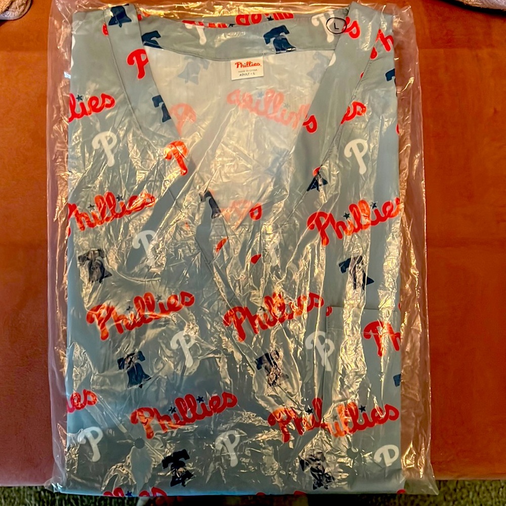 Adult Size Large Philadelphia Phillies Scrub Top